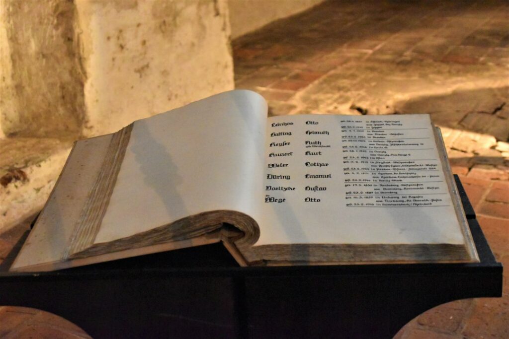 13 октября 2010 года: 33 шахтёра поднялись на поверхность Историческая книга для подборки событий 14 октября