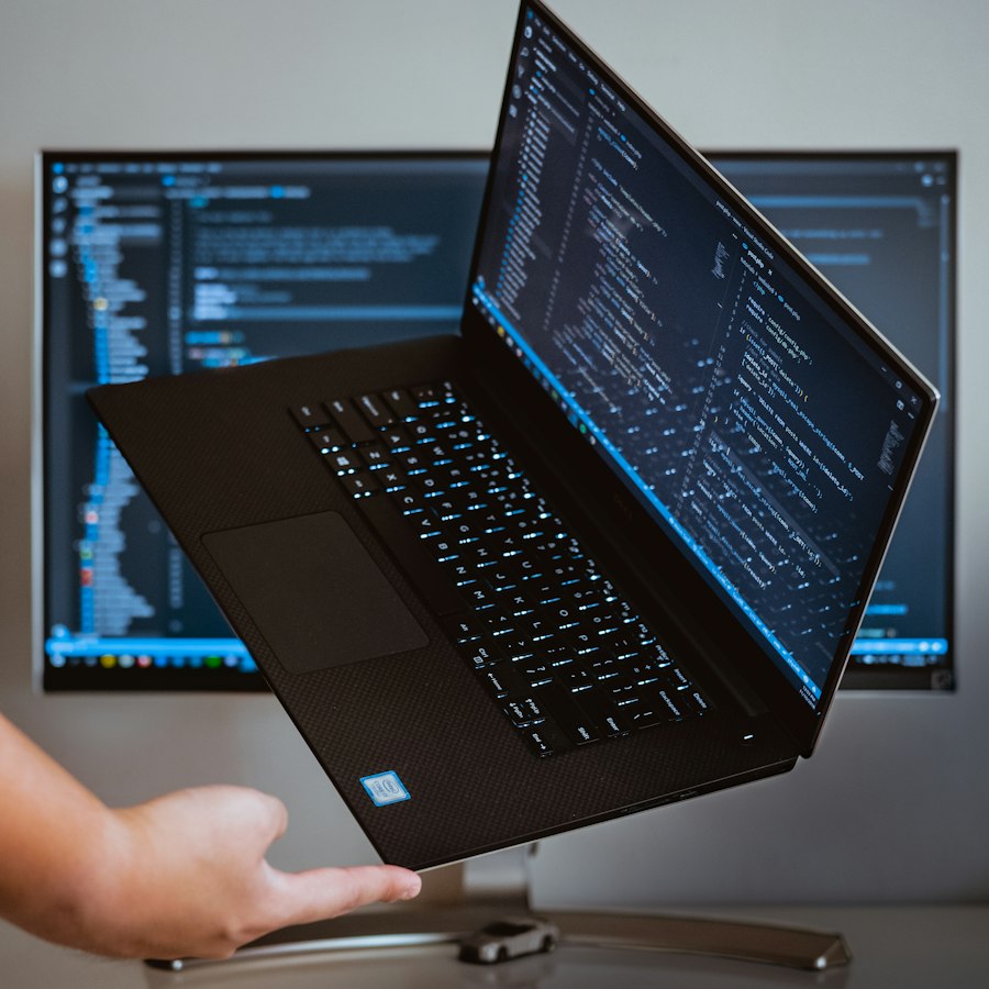 Иллюстрация для мема tech1, фото Pakata Goh